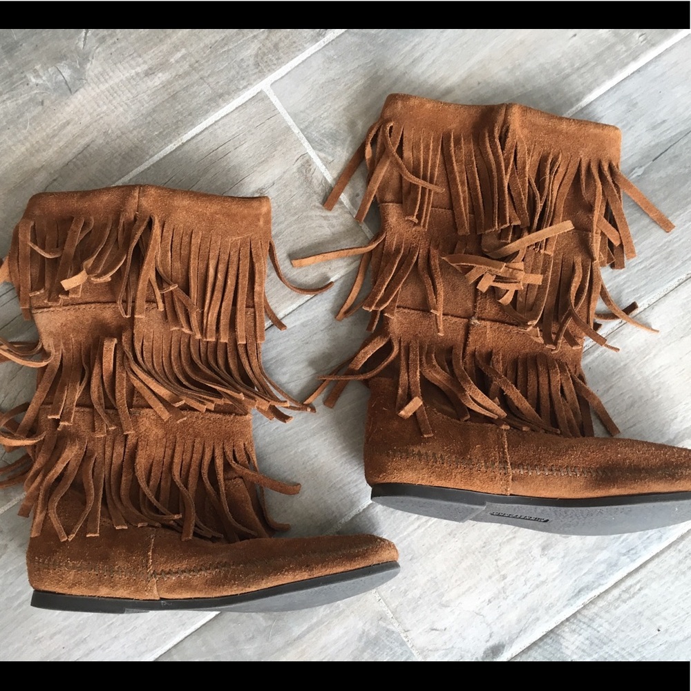 Minnetonka 3-Layer Fringe Boots Size 8 - image 1
